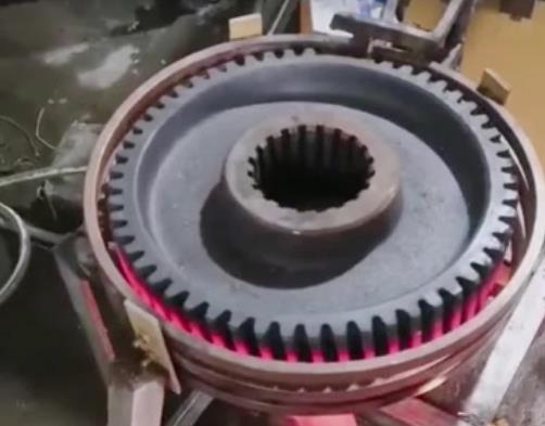 200KW中頻淬火設(shè)備對(duì)400齒輪淬火調(diào)試