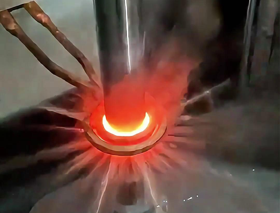 采用高頻熱處理淬火設(shè)備對導柱進行淬火處理，可以確保其性能達到最優(yōu)狀態(tài)