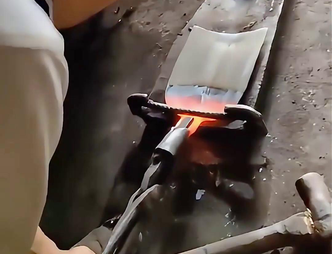 超音頻感應(yīng)加熱設(shè)備在金屬退火處理，尤其是鐵匠加熱淬火退火工藝中的應(yīng)用