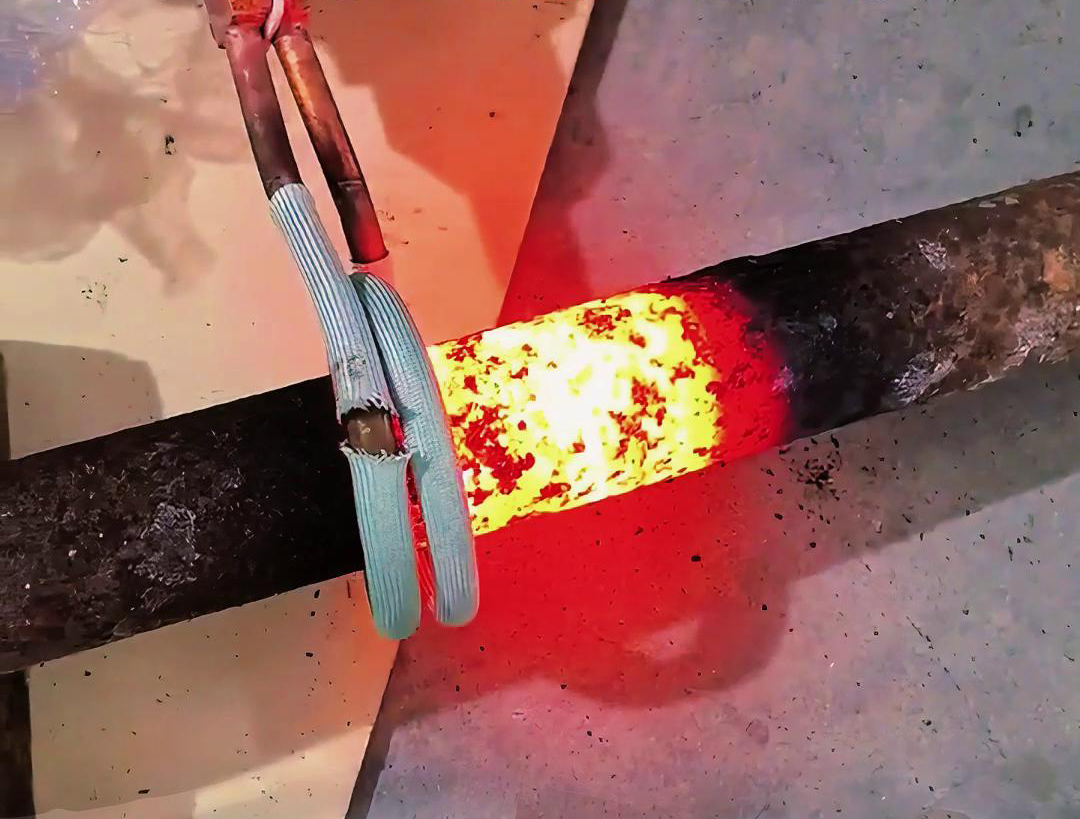 對于棒料的移動加熱，手持式高頻機和手持式感應加熱設備同樣適用