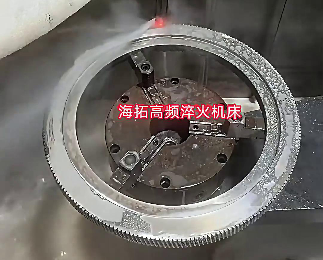 齒輪高頻淬火機床是一種高效、精確的齒輪淬火熱處理設(shè)備