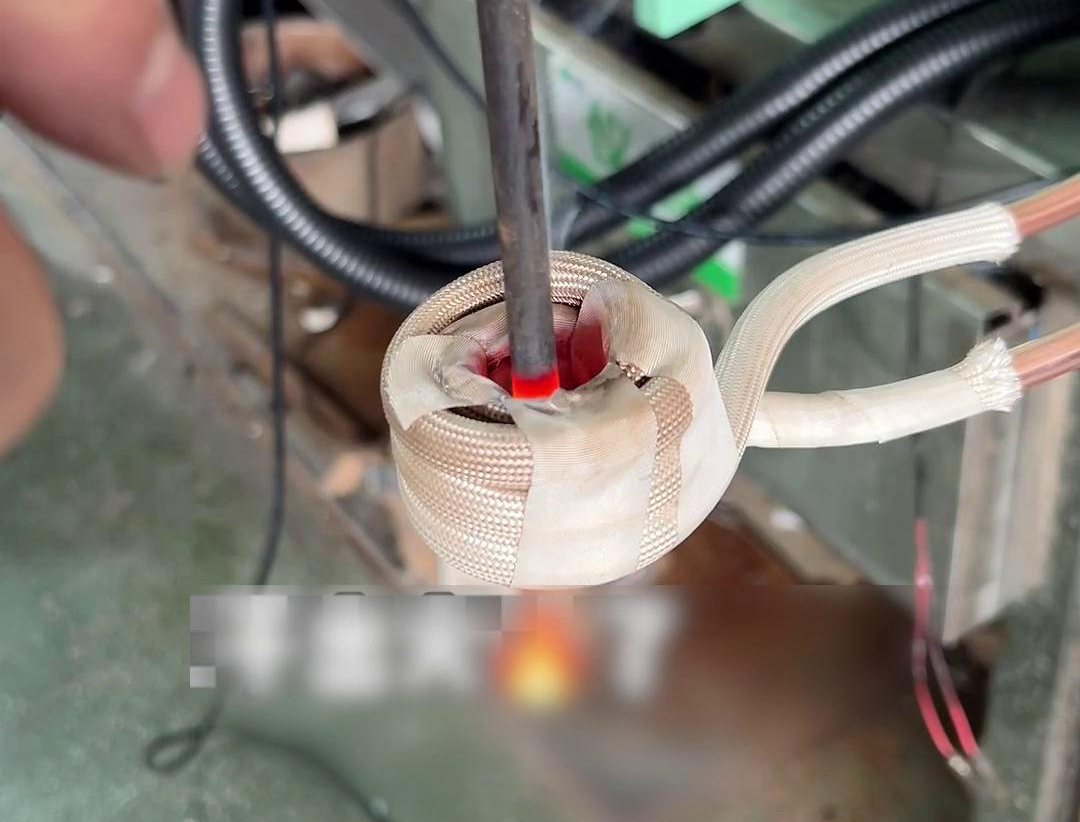 高頻感應(yīng)加熱機(jī)確實是一種非常高效的加熱設(shè)備，在多種金屬加工工藝中都有廣泛的應(yīng)用