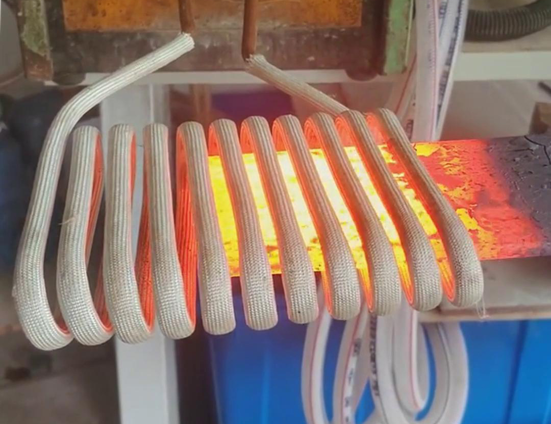 40KW高頻感應(yīng)加熱設(shè)備可用于10mm鋼板的淬火、回火等熱處理工藝