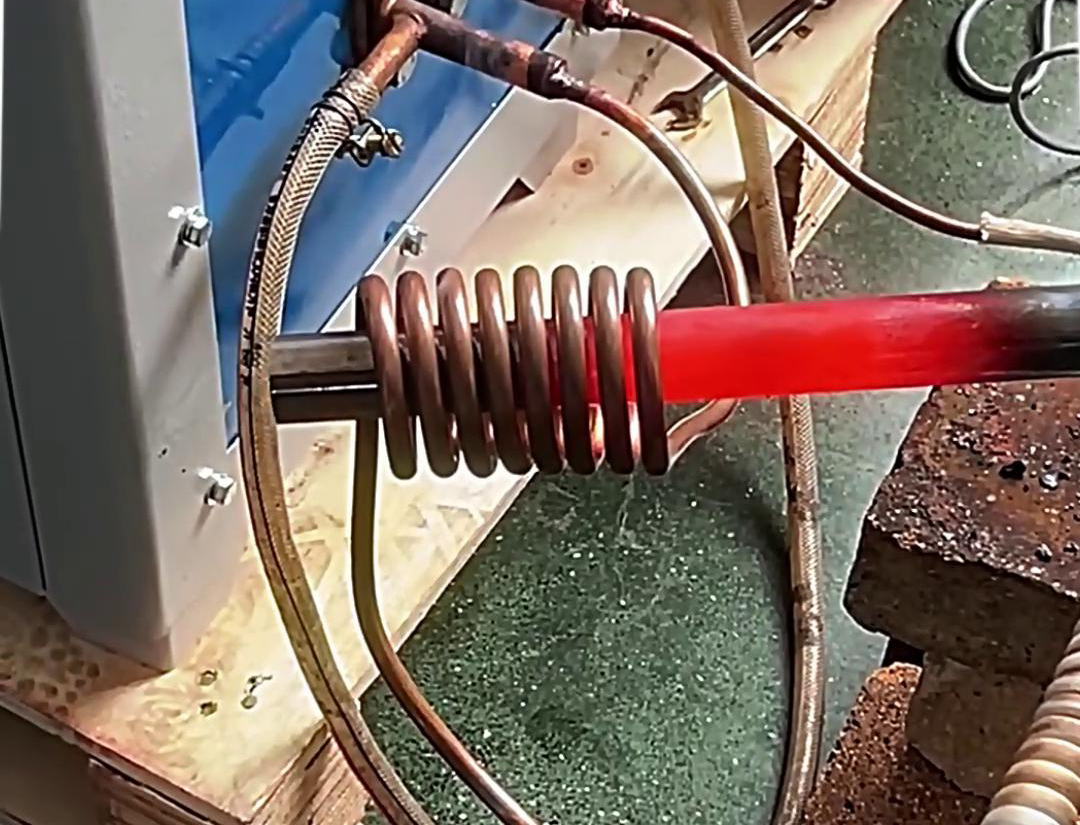 不銹鋼管加熱退火過程中，高頻加熱設(shè)備的應(yīng)用具有顯著優(yōu)勢