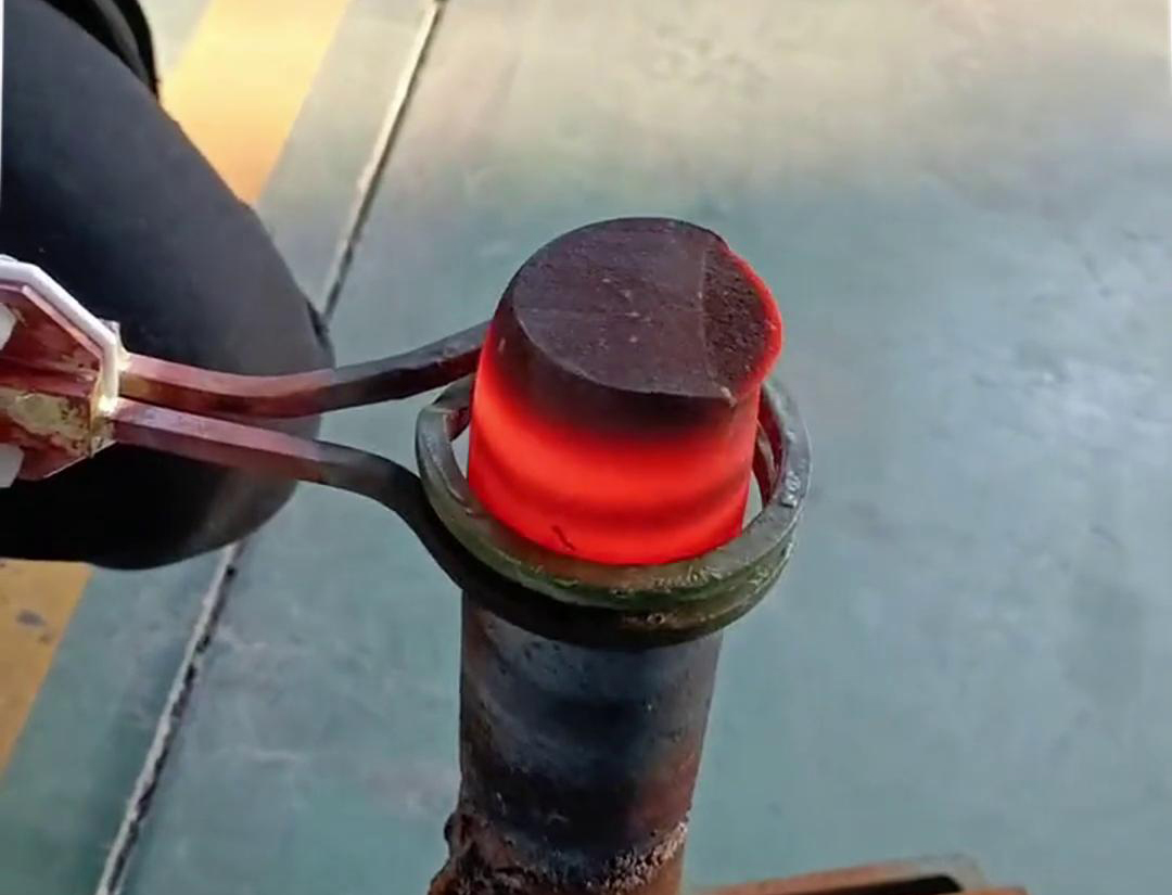 海拓手持式高頻加熱機(jī)，加熱實(shí)心棒料真有一手！