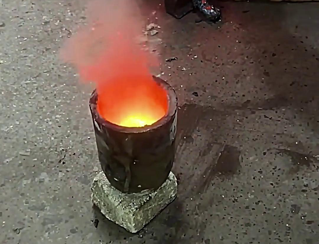 海拓中高頻感應(yīng)加熱熔煉爐，小型金屬加工工廠的得力伙伴