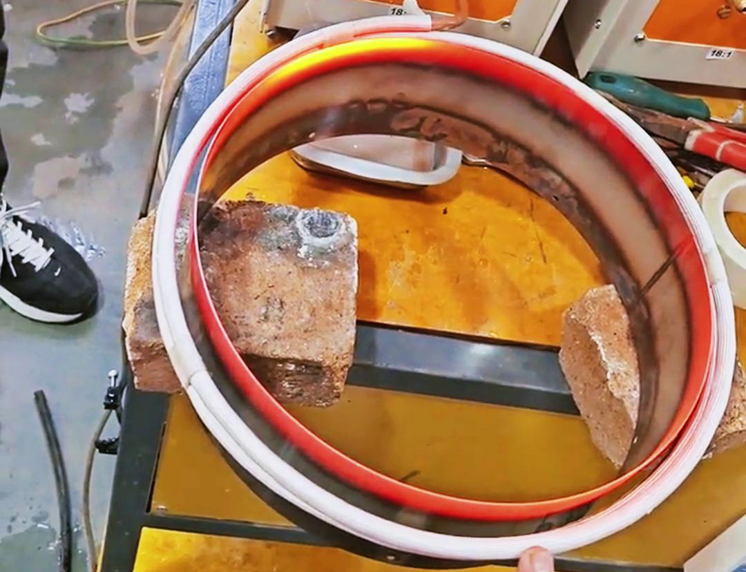 海拓高頻加熱機(jī)助力鍋具生產(chǎn)工廠不銹鋼鋼管加工