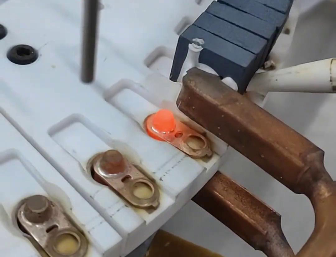 海拓全自動(dòng)高頻焊接設(shè)備：電工電器配件生產(chǎn)銅端子焊接的革新力量