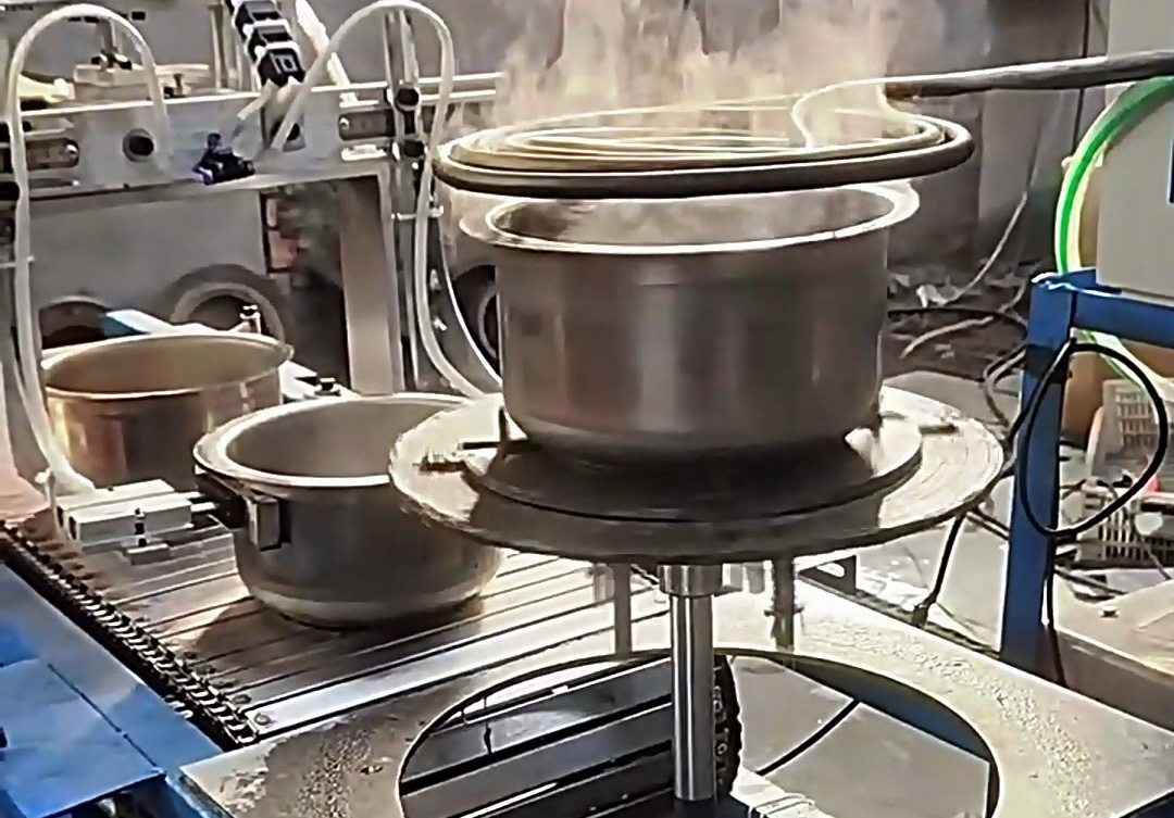 不銹鋼鍋邊退火拉伸自動(dòng)化設(shè)備：簡易高效的鍋具加工解決方案