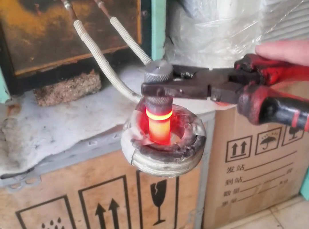 高頻感應(yīng)淬火：模具頂針熱處理的定制化解決方案