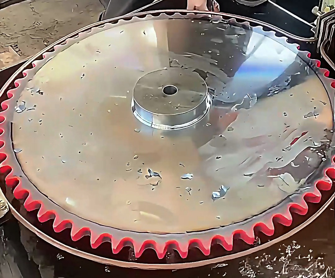 齒輪合格率的 “隱形推手”：高頻淬火設(shè)備對火焰煤炭爐的全面超越