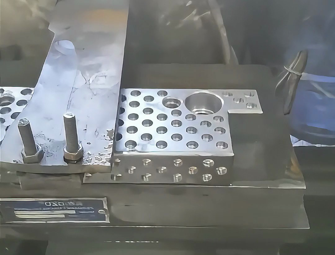 高頻淬火熱處理：模具滑塊表面強(qiáng)化的 “硬核技術(shù)”，壓鑄 / 沖壓模具通用，壽命提升 3 倍以上