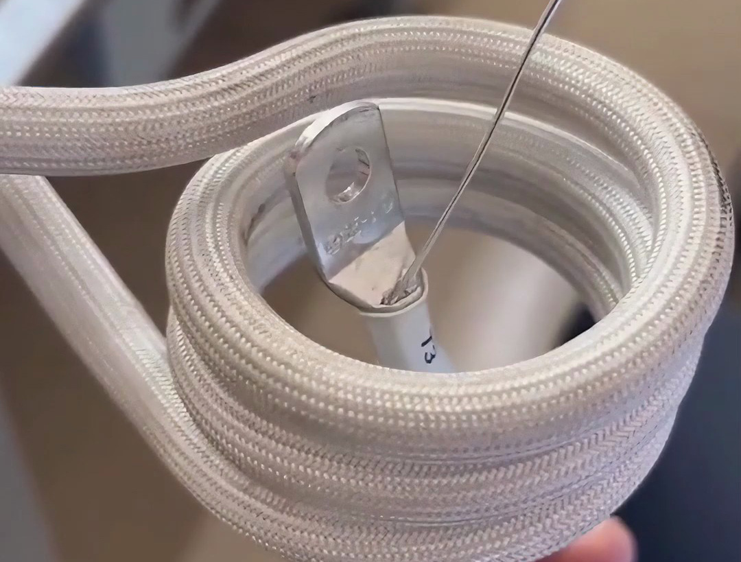 線束端子高頻錫焊：非接觸局部加熱，替代傳統(tǒng)焊接的智能化解決方案