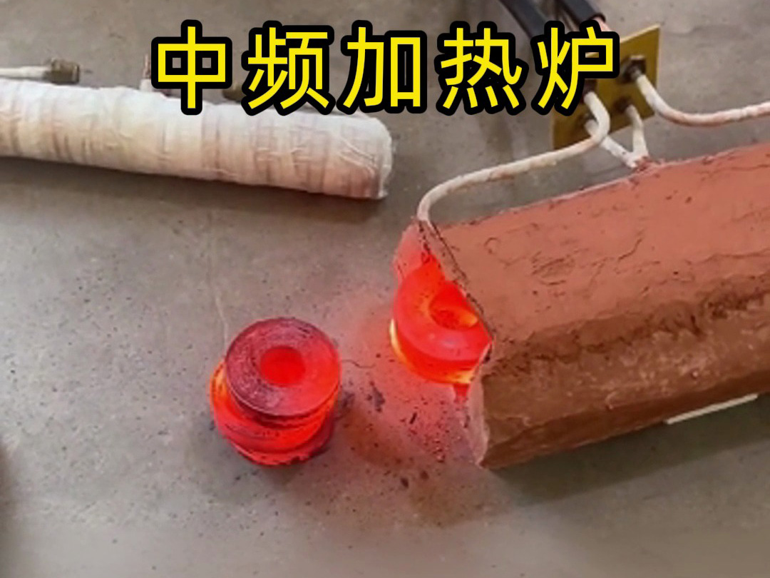 棒料紅沖要自動(dòng)送料中頻加熱爐？當(dāng)然有！自動(dòng)化鍛造方案這樣配