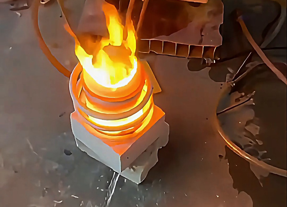 220V 小型高頻熔煉爐為何限熔 2 公斤？供電、功率等 4 大限制因素詳解