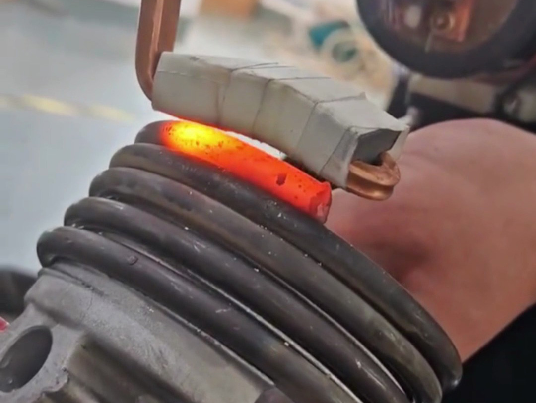 海拓手持式高頻加熱機(jī)：提升彈簧鋼熱處理效率與質(zhì)量的實(shí)用選擇