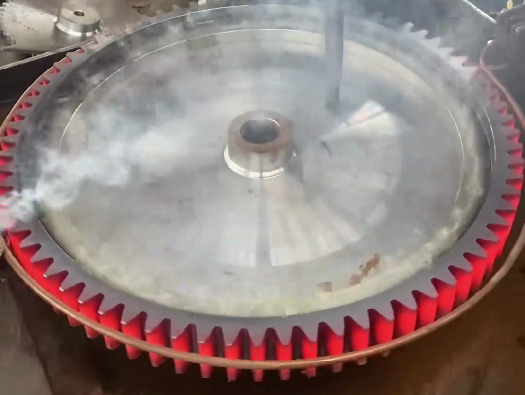 傳統(tǒng)齒輪淬火要被淘汰？我的海拓高頻淬火設備是王牌