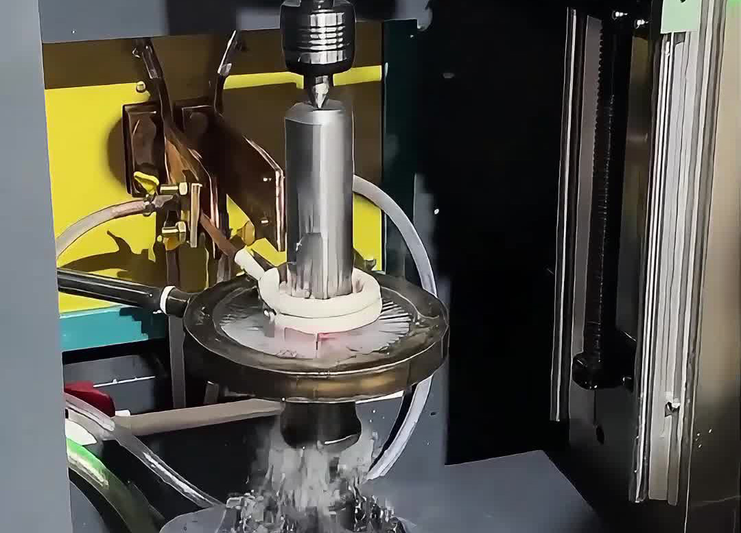 淬火層深精準(zhǔn)控！海拓?cái)?shù)控高頻淬火機(jī)床拉滿制造業(yè)硬實(shí)力