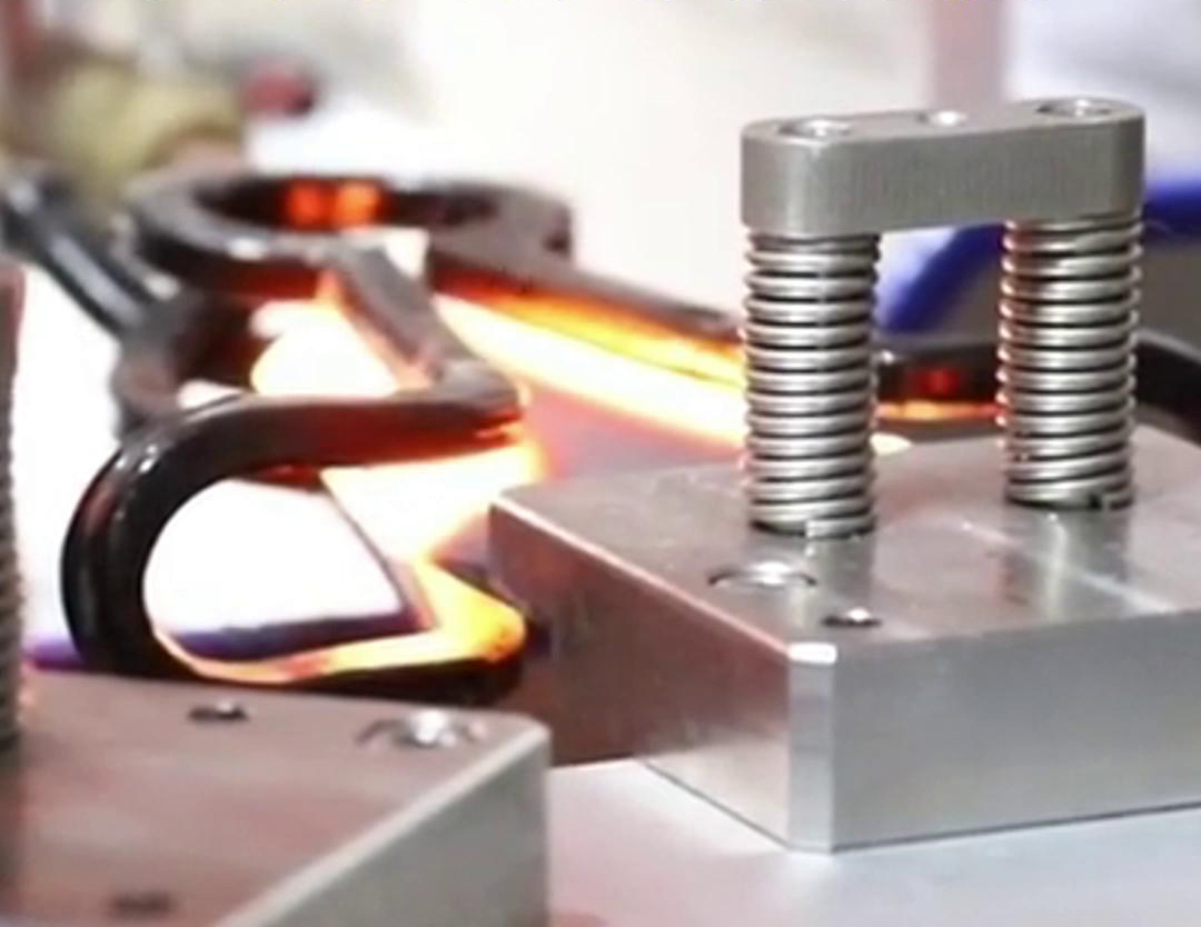 多功能淬火回火一體式自動(dòng)化感應(yīng)加熱設(shè)備是一種高效、節(jié)能、環(huán)保的加熱設(shè)備