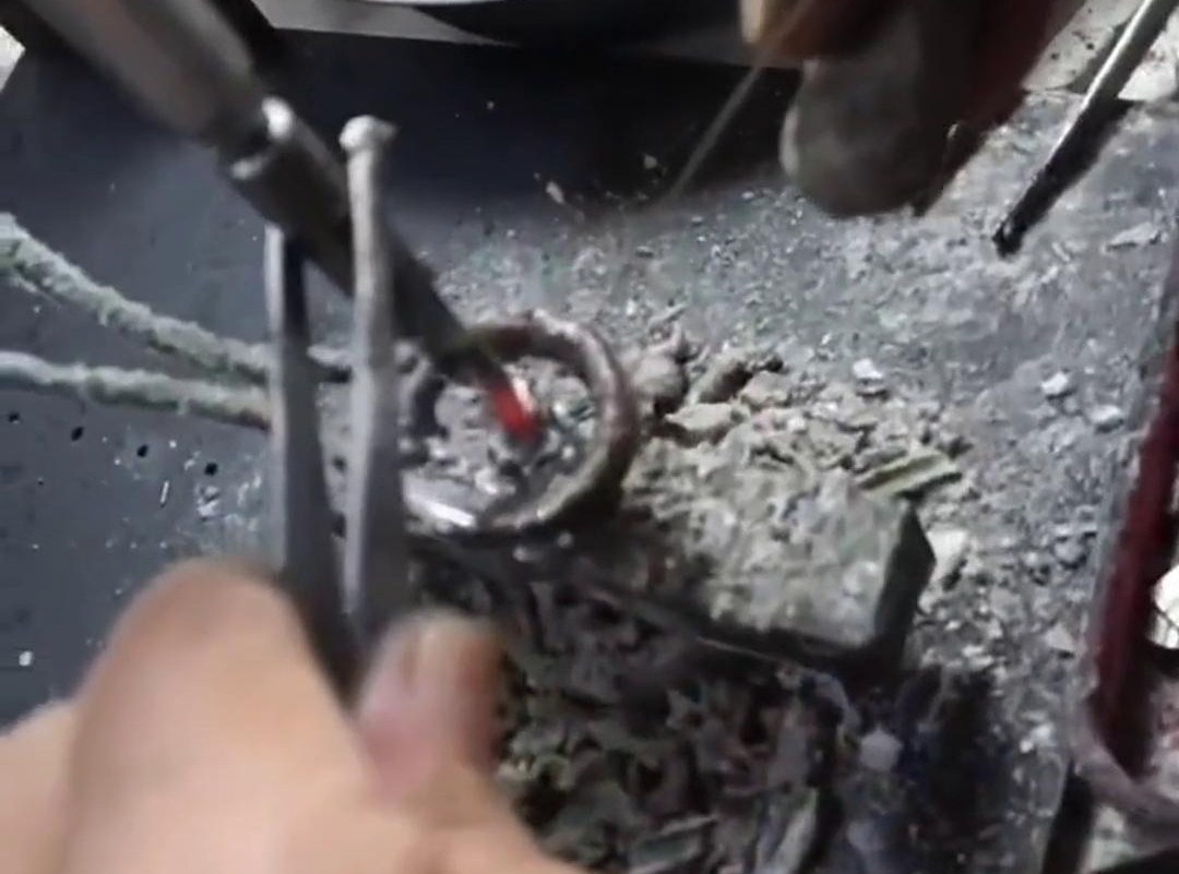 鉆頭鎢鋼合金焊接，采用高頻15KW焊接設(shè)備