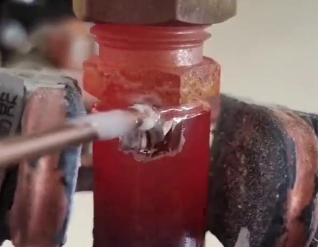 銅管接頭焊接，銅螺母焊接銅管用高頻焊機(jī)