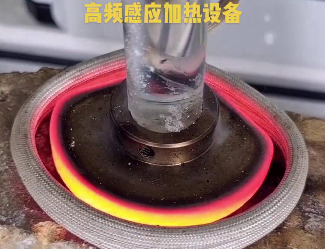 高頻焊機(jī)焊接因其高效、高質(zhì)量、環(huán)保、操作簡(jiǎn)便和適應(yīng)性強(qiáng)等優(yōu)點(diǎn)，被廣泛應(yīng)用于各個(gè)行業(yè)