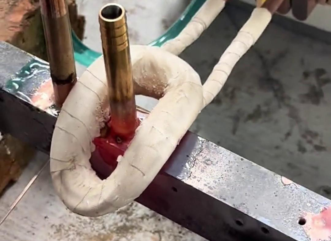 焊接工藝的魅力展現(xiàn)，銅管和方管高頻焊接，高頻技術(shù)創(chuàng)造的奇跡！
