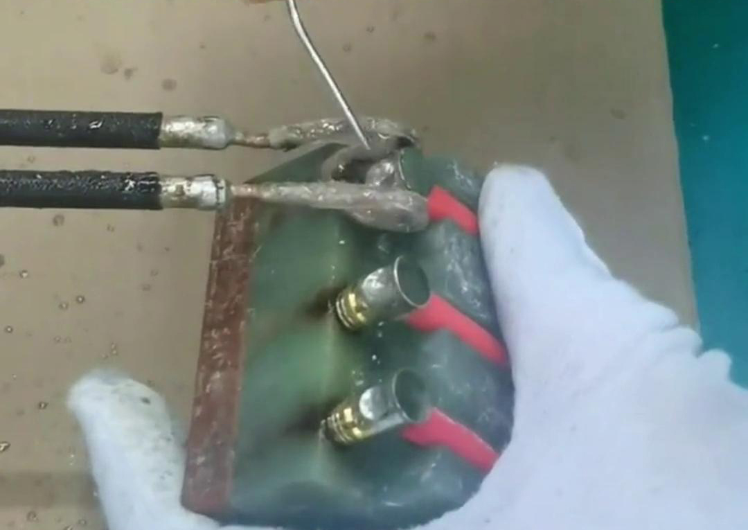 采用超高頻釬焊電線與銅端子的釬焊，這樣有效保障了其品質(zhì)，杜絕了虛焊假焊等因素