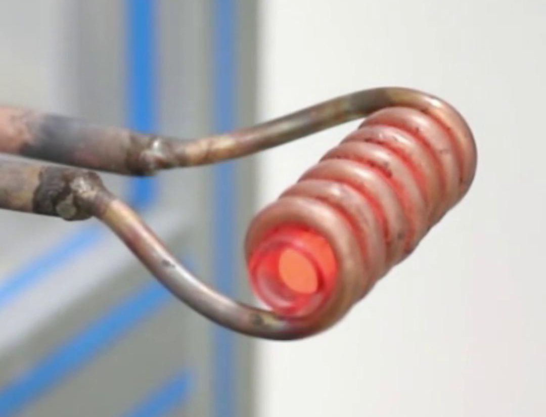 感應(yīng)加熱具有許多優(yōu)點(diǎn)，如加熱速度快、加熱均勻、可控性強(qiáng)等