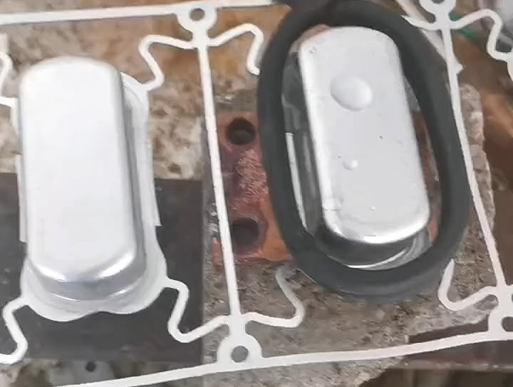 鋁件模具加熱過程中，采用高頻機(jī)緩慢加熱至100度左右確保模具不變形