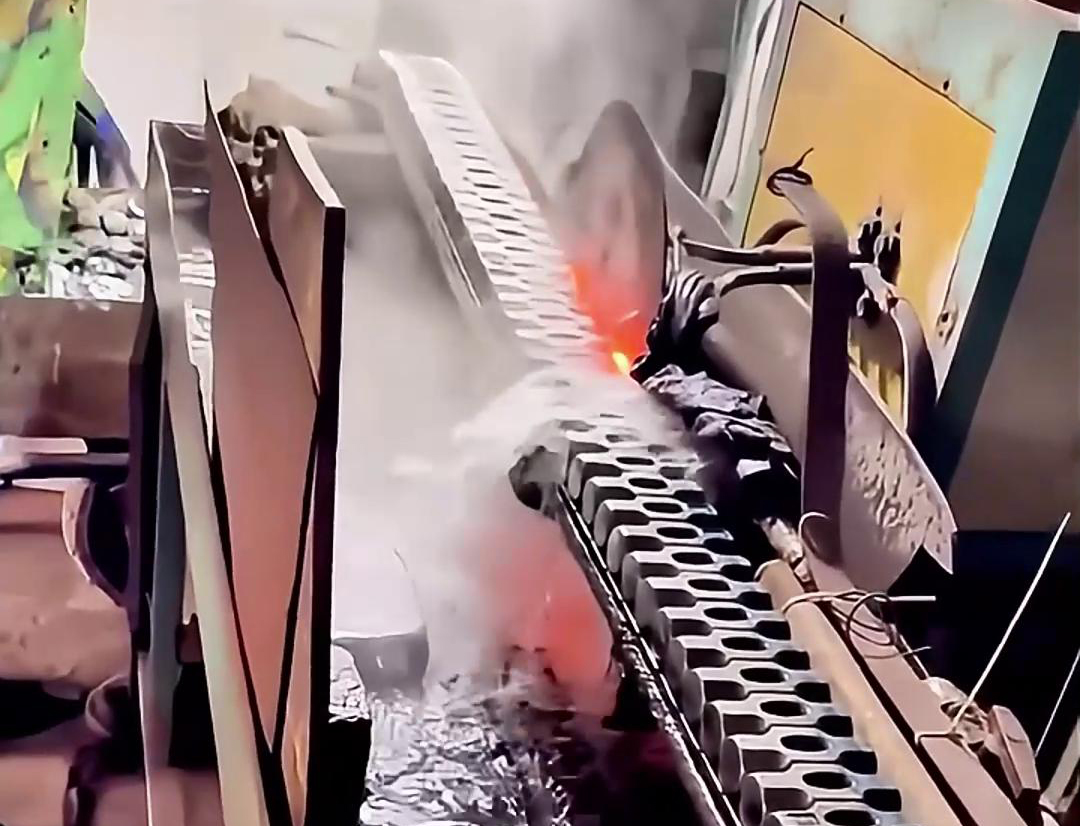 高頻淬火設備，鐵錘錘頭淬火熱處理好幫手