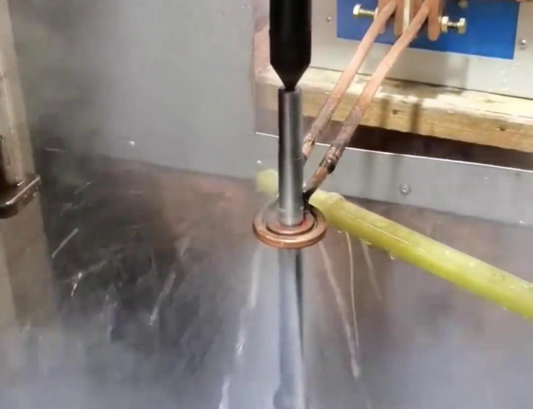 數(shù)控自動(dòng)化高頻淬火機(jī)床，適合各類(lèi)軸，齒輪淬火熱處理使用