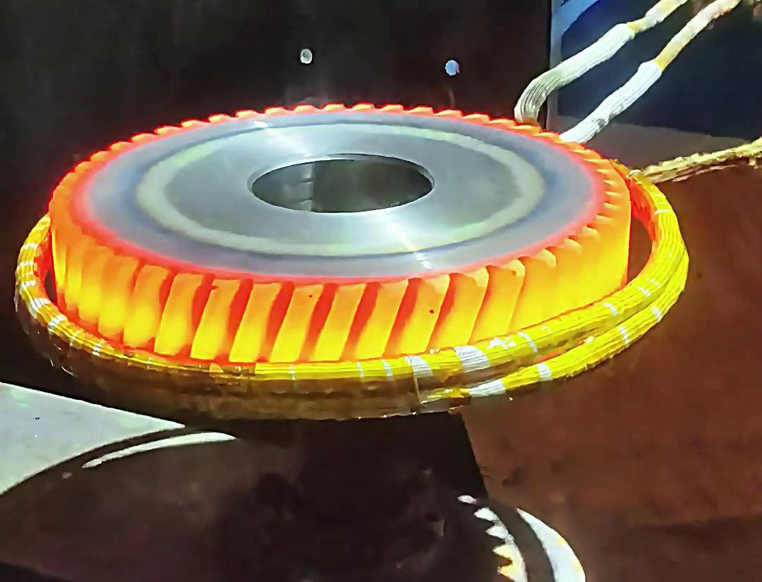 齒輪淬火用超音頻感應淬火設備是根據(jù)齒輪大小結(jié)合工藝要求的選擇