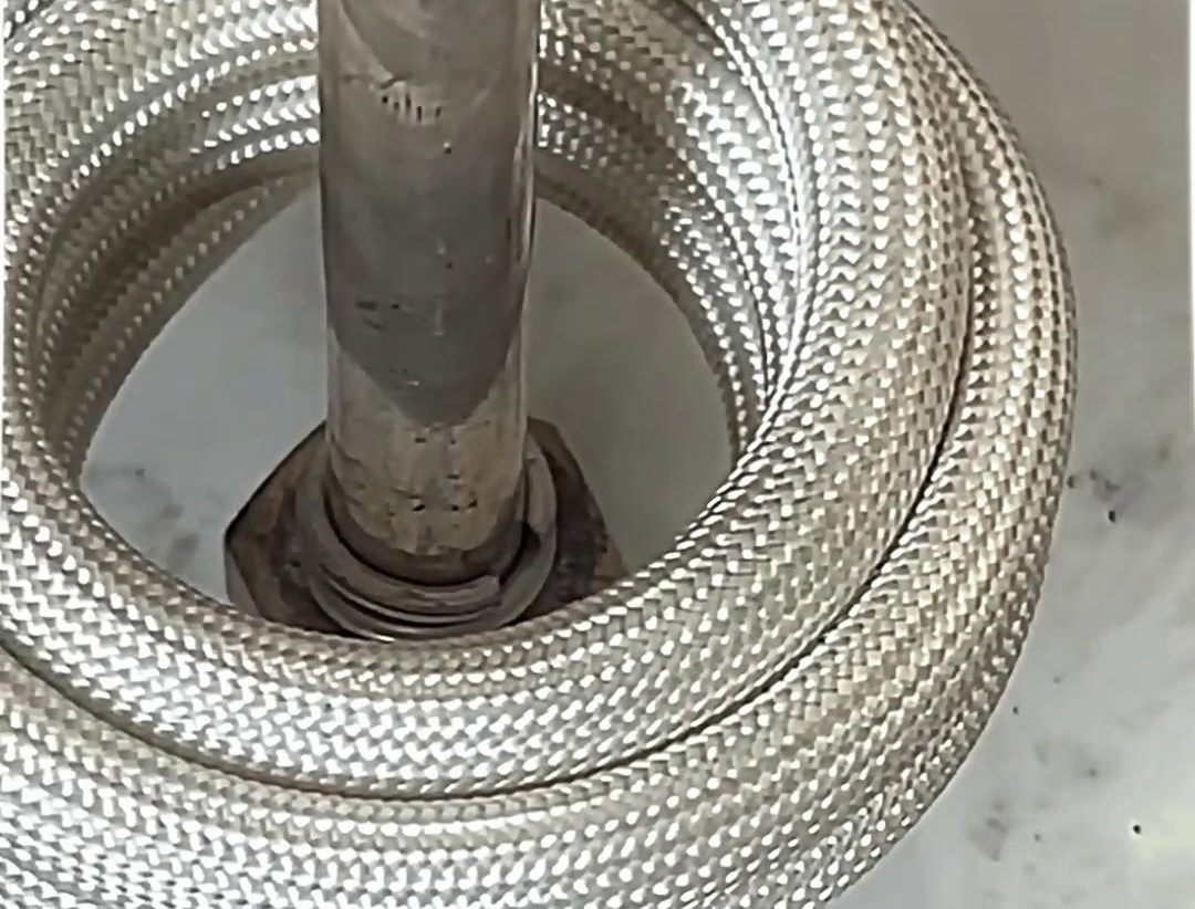 汽車(chē)鋁配件高頻釬焊具有高效快速、焊接質(zhì)量高、熱影響區(qū)小、節(jié)能環(huán)保等技術(shù)特點(diǎn)