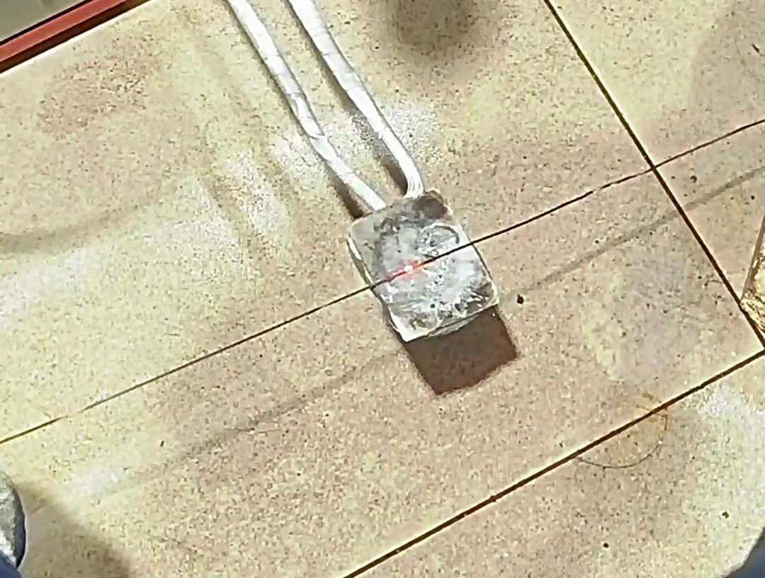 超高頻感應(yīng)加熱設(shè)備 可以對(duì)只有頭發(fā)絲大小的金屬絲線退火