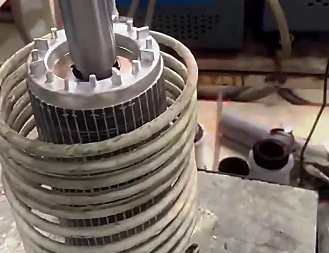 一套電機定子和轉(zhuǎn)子熱套測試全過程，采用高頻加熱機對定子進行加熱