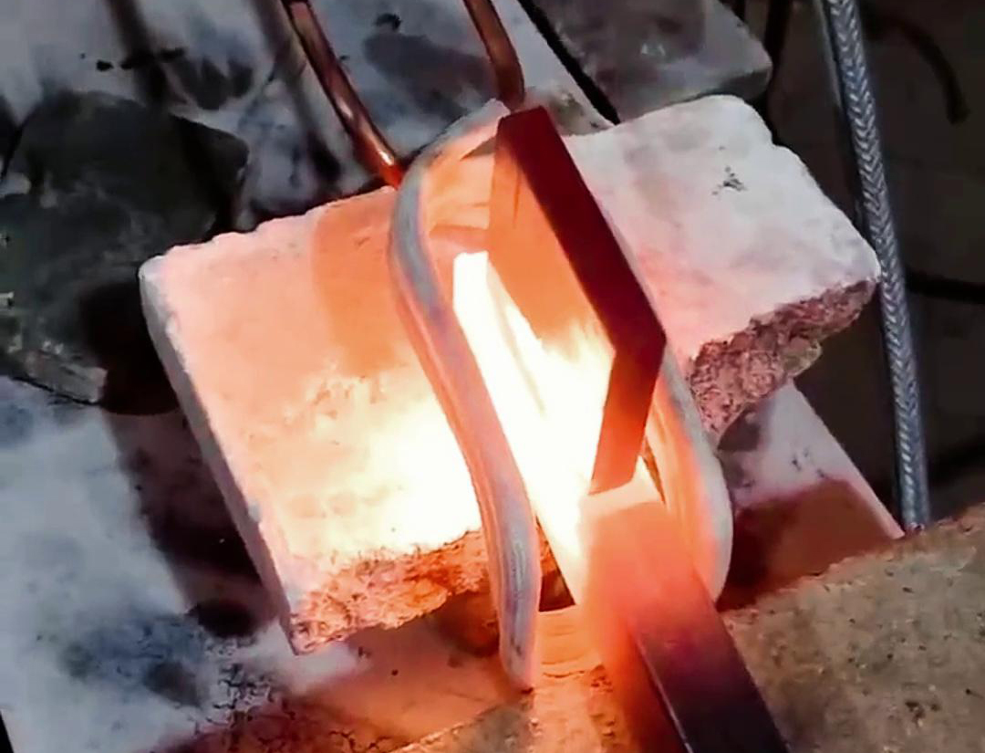 銅排高頻焊接，焊縫平整光滑，無需打磨拋光，一次成型