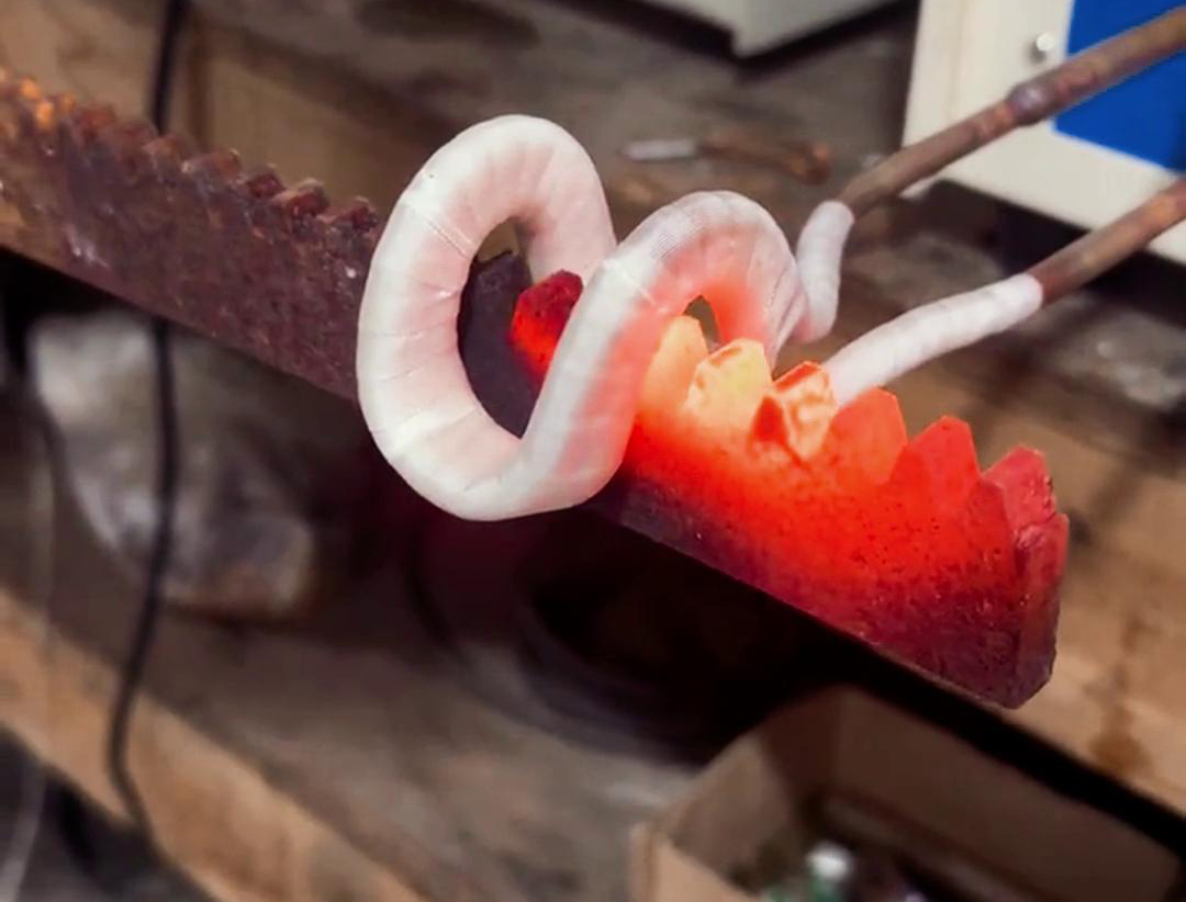 齒條高頻加熱，溫度高，速度快，無氧化層