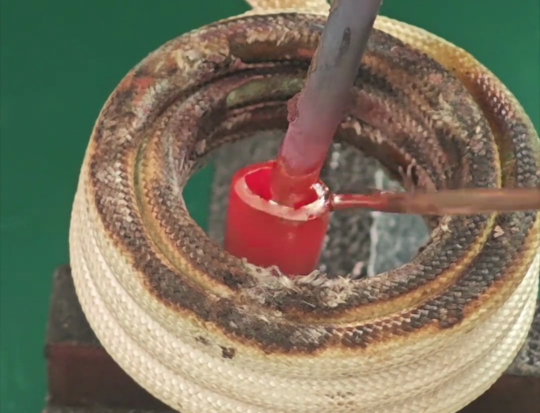 高頻銅管焊接機(jī)對(duì)銅管進(jìn)行快速、高效焊接的專業(yè)設(shè)備