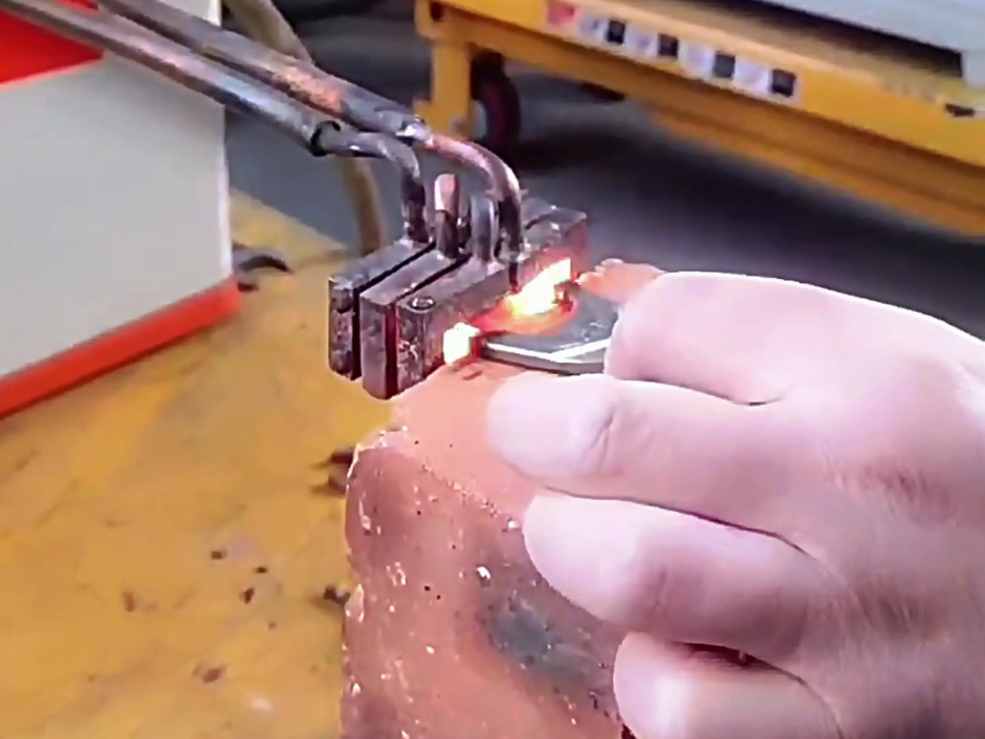 超高頻淬火對(duì)五金零件提供了一種高效、經(jīng)濟(jì)且可靠的解決方案