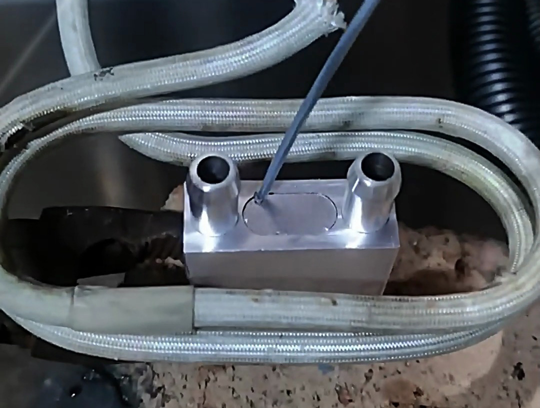 使用高頻焊機焊接鋁件，那么焊接鋁件就像喝水一樣簡單，簡單到有手就會