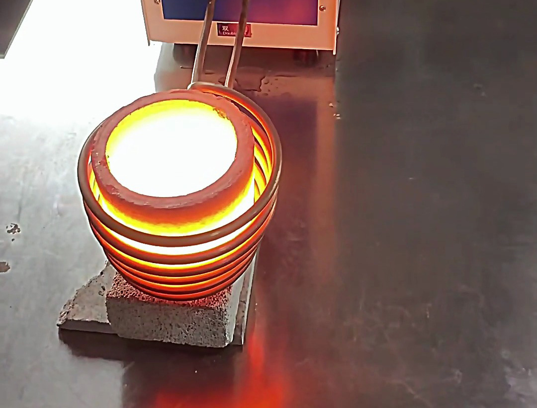 220V小型熔煉爐 是一種非常適用于實(shí)驗(yàn)室、教學(xué)、貴金屬回收、首飾加工等場(chǎng)景