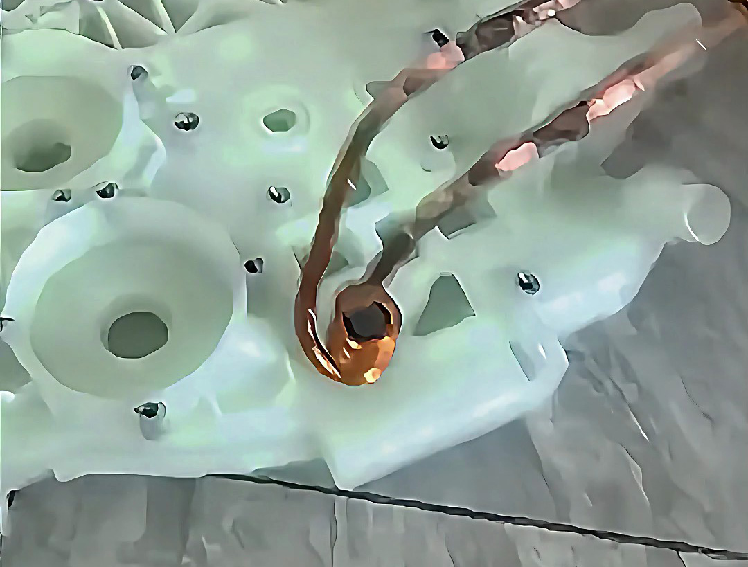 傳統(tǒng)熱裝工藝OUT，手持式高頻加熱機(jī)如何讓金屬與塑料模具不變形