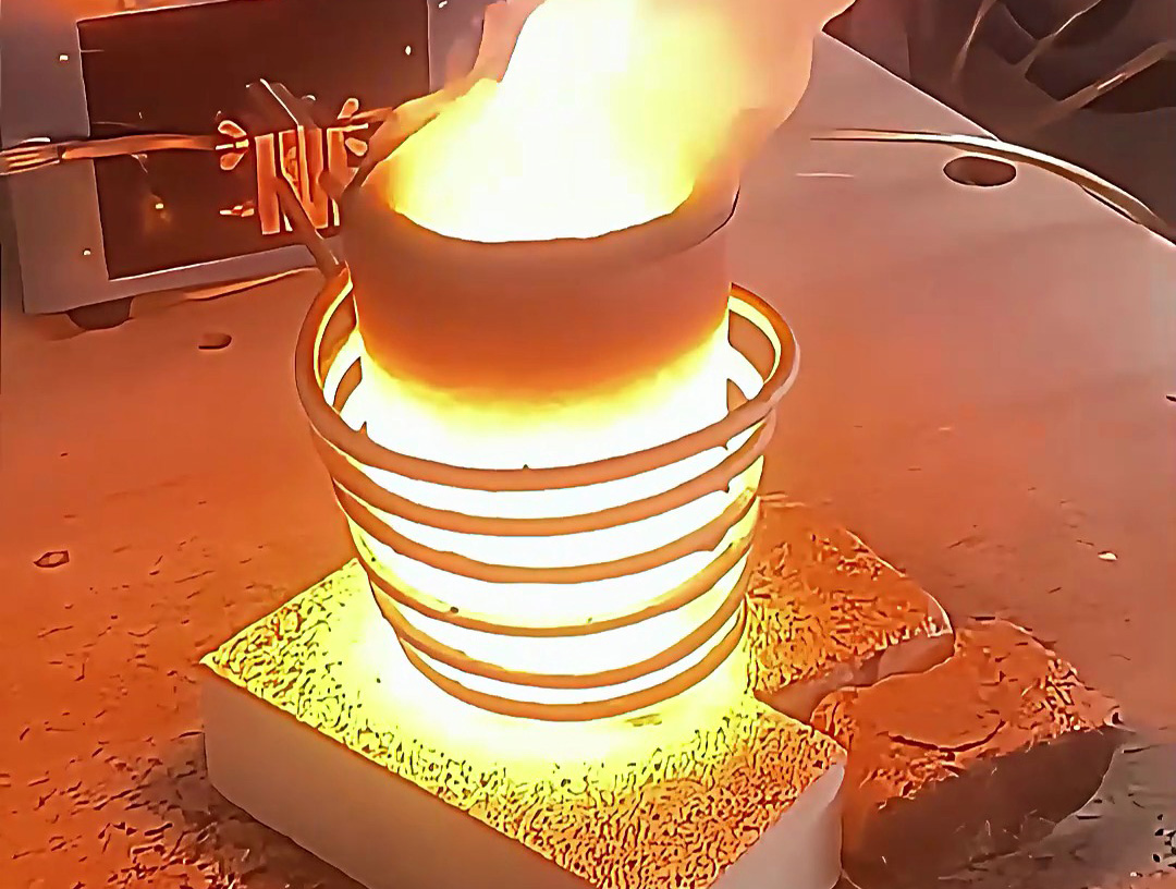 小型高頻金屬熔煉爐適用于多種金屬材料的熔煉，如金、銀、銅、鋁及其合金等