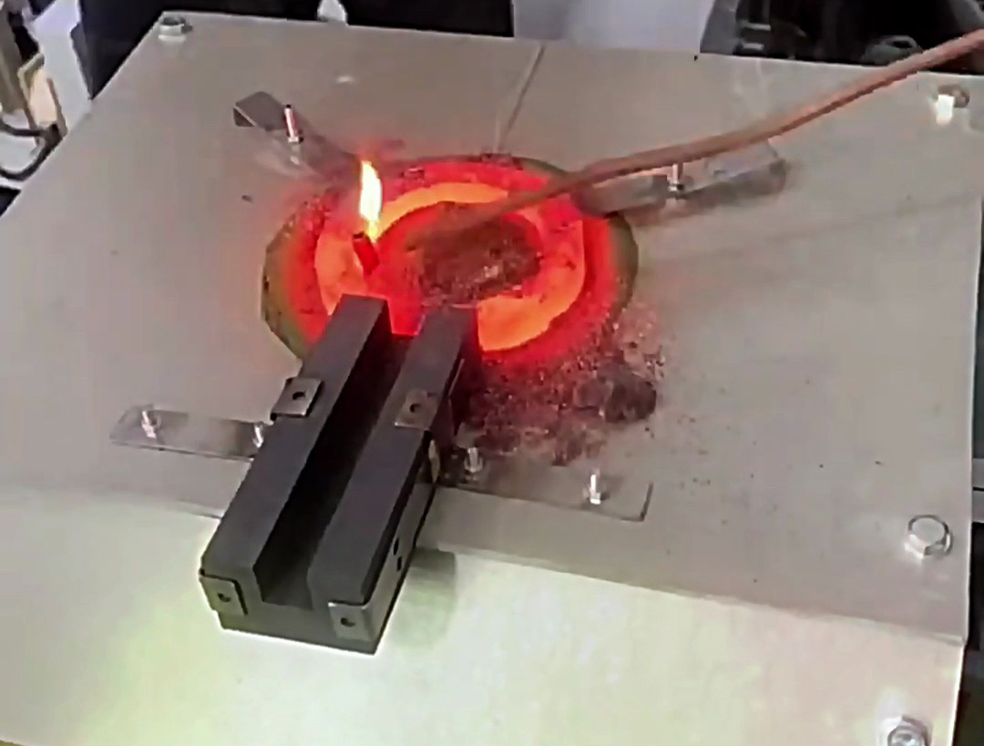 非標定制支持！海拓中頻熔煉爐如何滿足你的工業(yè)生產(chǎn)需求