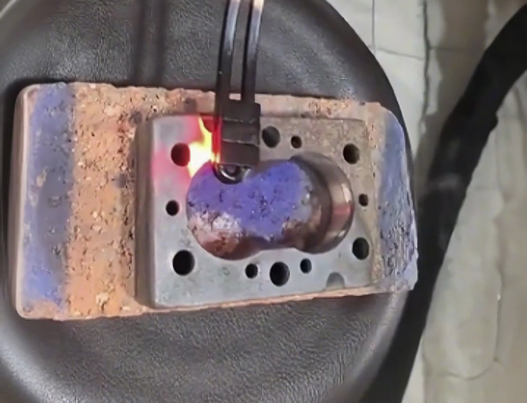 你以為金屬熱處理很復(fù)雜？金屬表面熱處理新境界！手持高頻加熱機這款設(shè)備讓一切變得簡單