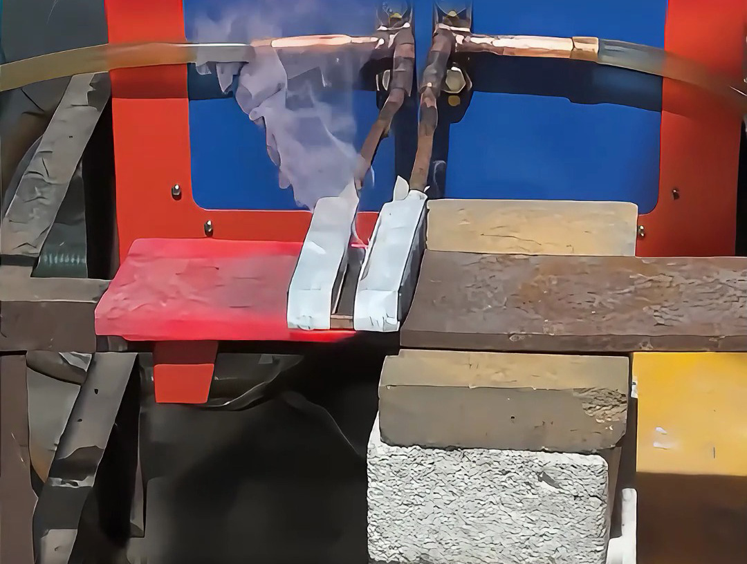 幾秒加熱6毫米鋼板！鋼板瞬間變紅！超音頻感應(yīng)加熱機效率驚人