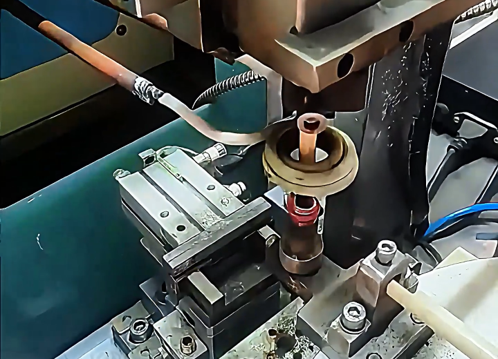 銀觸點高頻自動化焊接設備，支持多材料組合焊接及特殊工藝需求