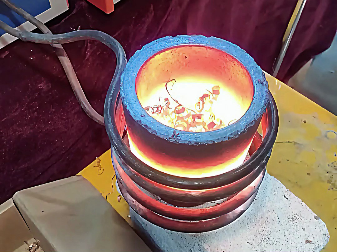 高頻熔金爐  用它來(lái)熔煉紫銅沒(méi)問(wèn)題