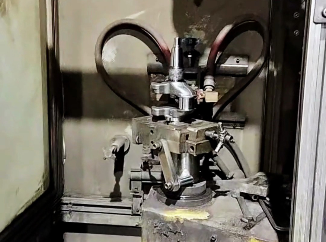 曲軸高頻淬火機床是提升曲軸性能與壽命的核心設備